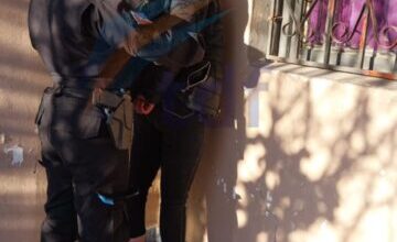 Photo of Joven fue detenida por romper el panel vidriado de una pensión
