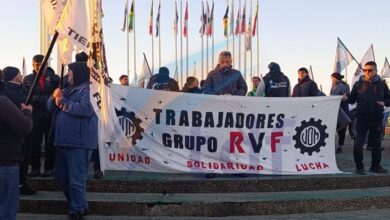 Photo of Un minúsculo grupo sindical marchó en Río Grande “en defensa de la 19640”