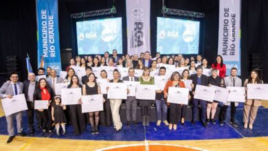Photo of Estudiar en casa, ejercer soberanía: los primeros egresados una hicieron historia en Río Grande