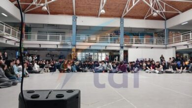Photo of Sentada de alumnos del Polivalente reclamando por la “estudiantina”