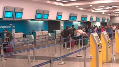 Photo of ​Paro y conflicto judicial: el Gobierno presentó una denuncia penal contra los controladores aéreos tras la medida de fuerza 