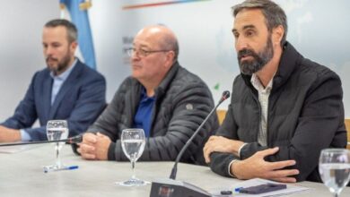 Photo of ​Gobierno firmó la transferencia de los yacimientos de YPF a la empresa estatal Terra Ignis 