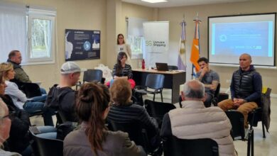 Photo of ​El Instituto Fueguino de Turismo junto Antarpply Expeditions llevaron adelante la charla “Experiencias desde Antártida” 