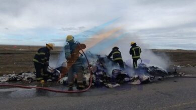 Photo of ​Camionero debió tirar su carga cuando se incendiaba sobre la ruta 3 